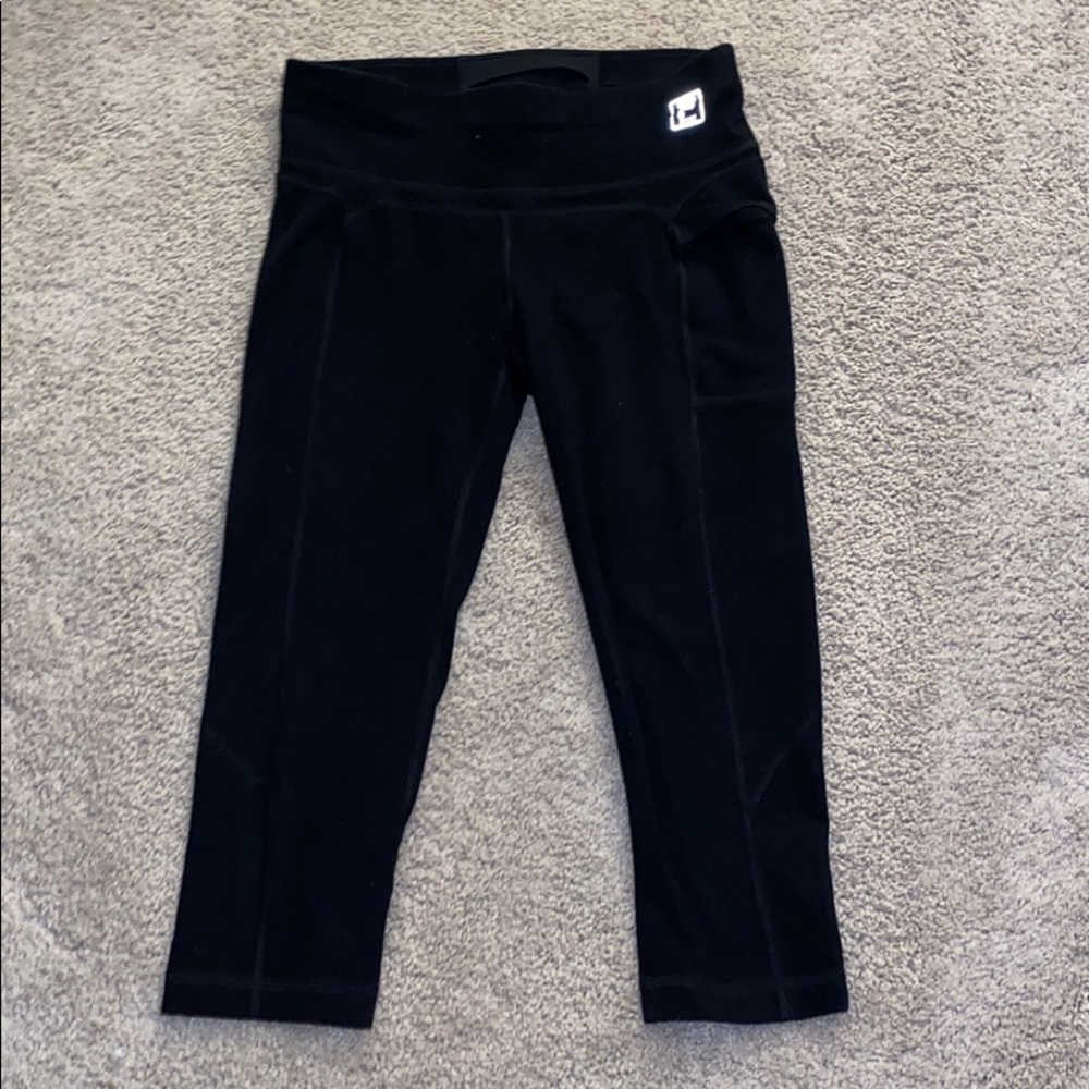 plain black cropped FILA sport leggings